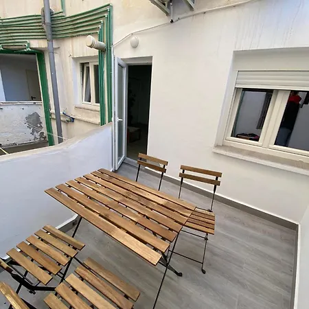 Urbanstay Castillo Apartment *